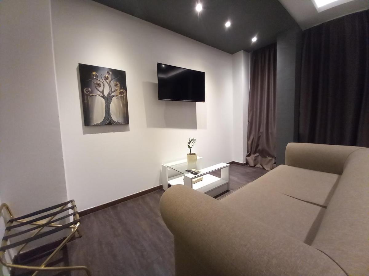 Filippos Downtown - 2Br Lux Apartment - Tsimiski Ladadika - Explore Center By Foot - Close To Aristotelous Square Thessaloniki Buitenkant foto